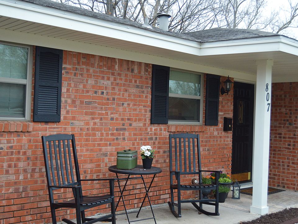 1st image of 807 Mimosa St