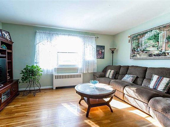 3rd image of 4817 Ditmars Blvd