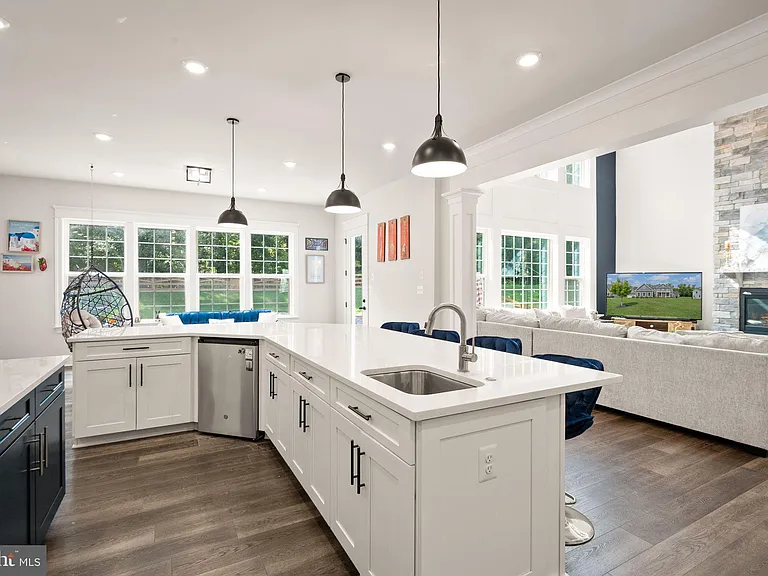 23297 Hastings Ridge Ct — Photo 12