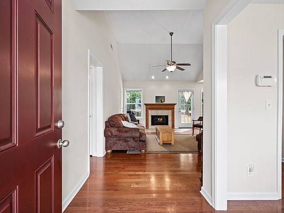 4th image of 214 Harold Dr