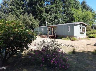 904 SE Clover Ln, Waldport, OR 97394