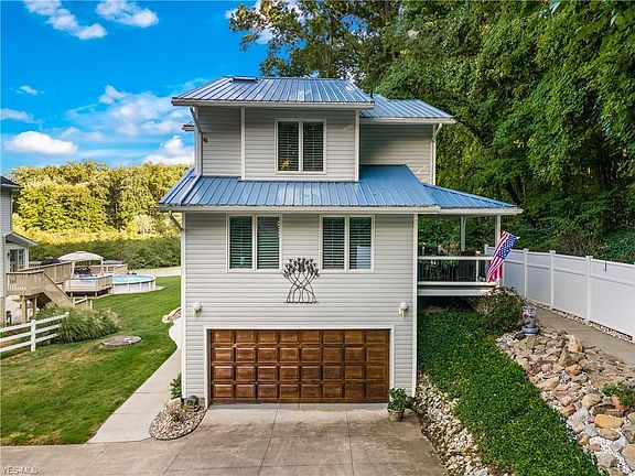 2nd image of 200 Lake Front Dr