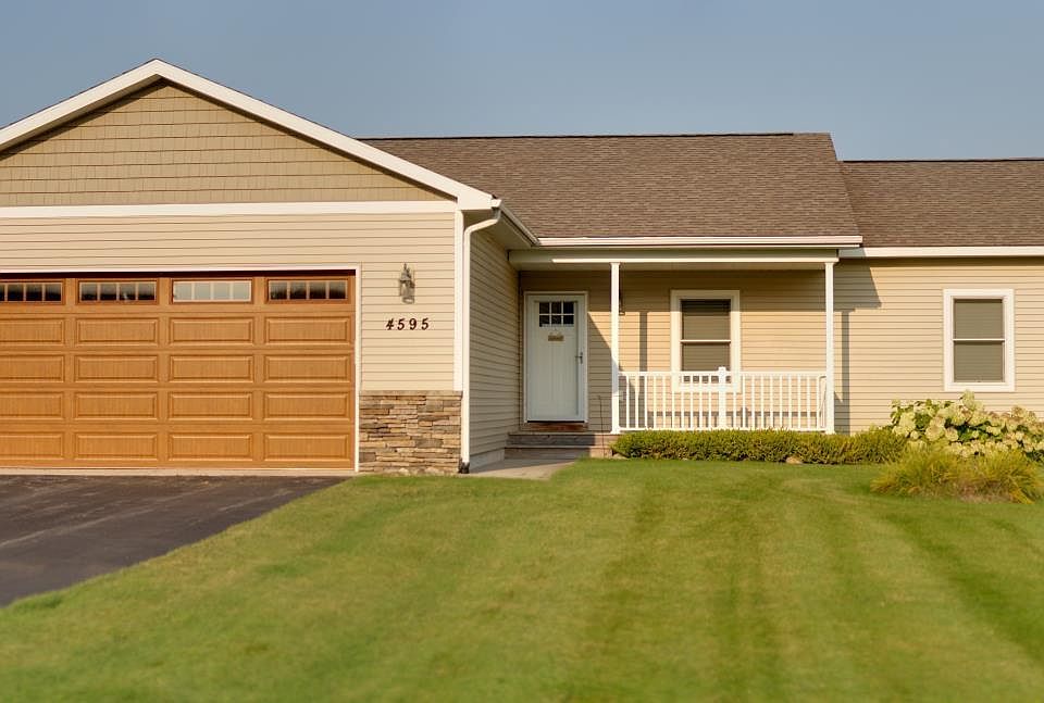 1st image of 4595 Fairway Dr