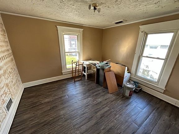 4th image of 425 Arthur St