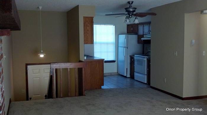 Entry/Kitchen (diff unit)