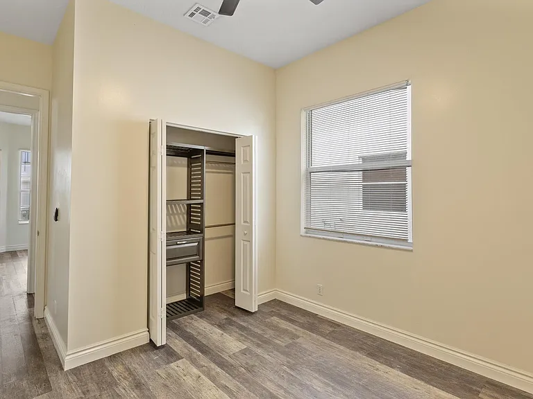 175 NW Willow Grove Ave — Photo 18