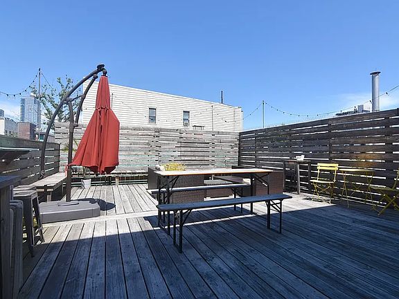 4th image of 162 Bedford Ave #3L