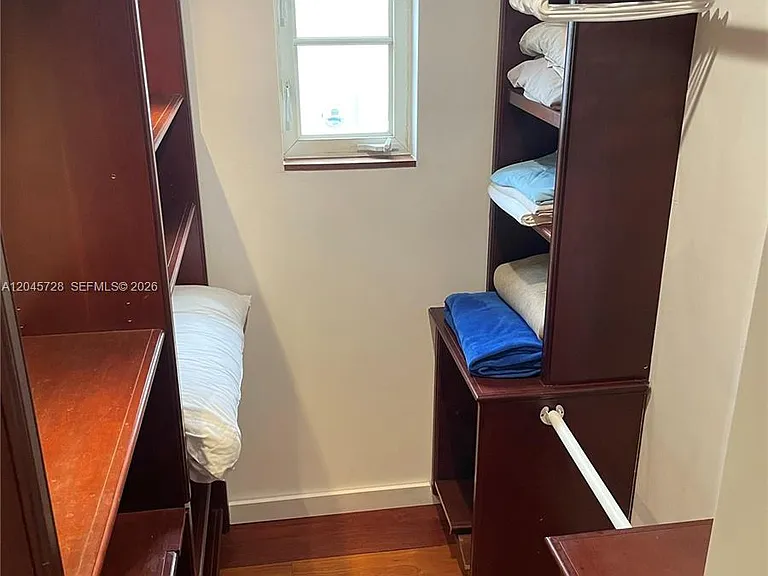2112 SW 60th Ct — Photo 7
