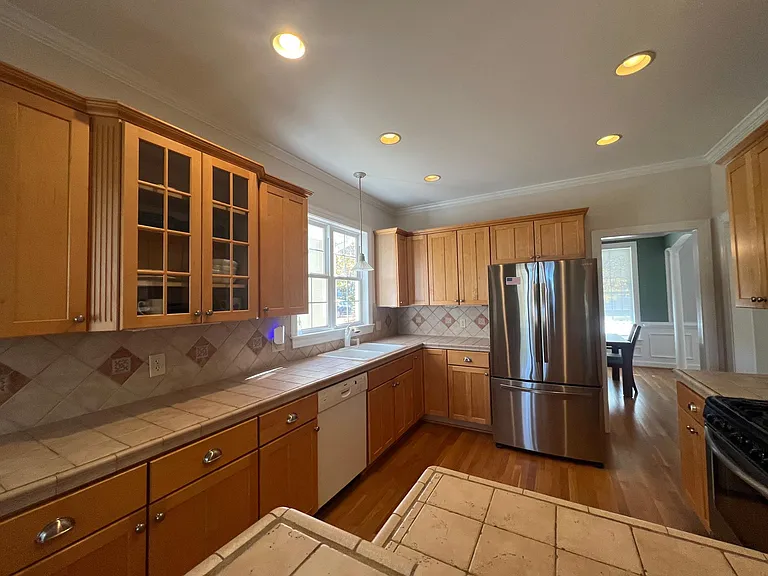 1004 Melville Ln — Photo 7