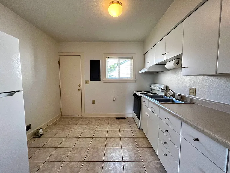 706 N 3rd St — Photo 11