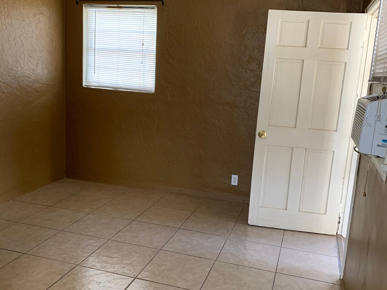 3606 S Clark Ave — Photo 1