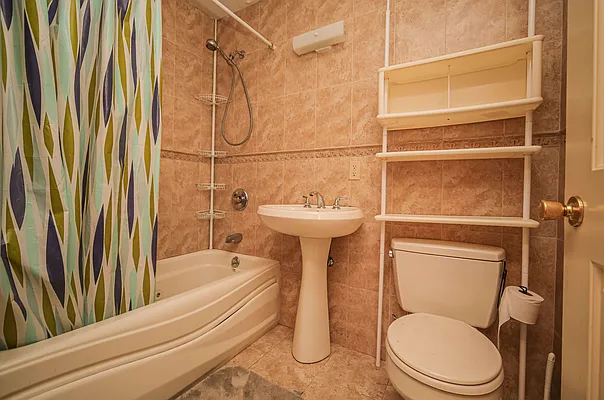 Sold by Maximillion Realty, Inc. | media 10