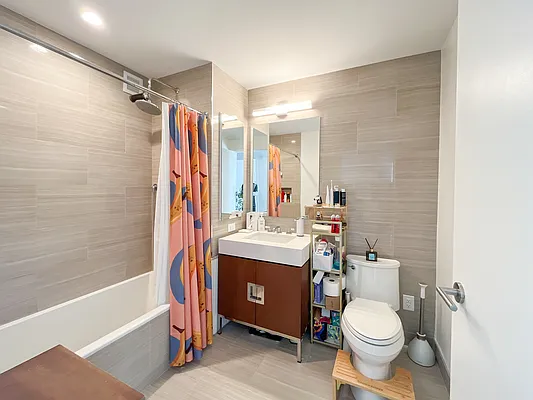 Rented by EASYRENT REALTY LLC | media 6