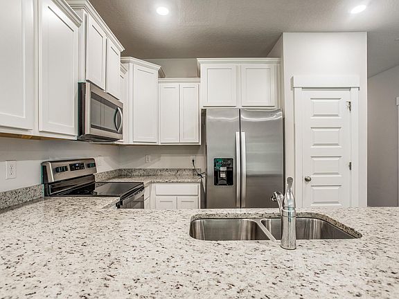 4th image of 1527 Farragut Way