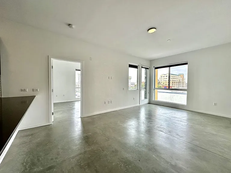 Crest-Urban Apartments — Photo 25