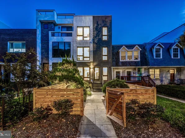 3728 R St NW, Washington, DC 20007