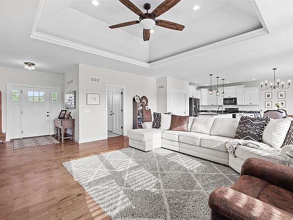 5th image of 120 Wildflower Ln