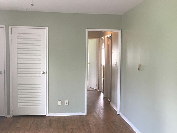 4th image of 939 Brian Dr