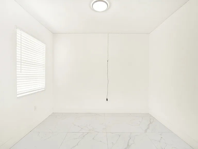 4 Sidonia Ave — Photo 3