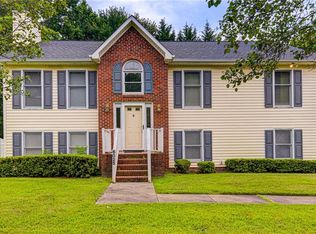 6025 Yeaton Glen Dr, Winston Salem, NC 27107