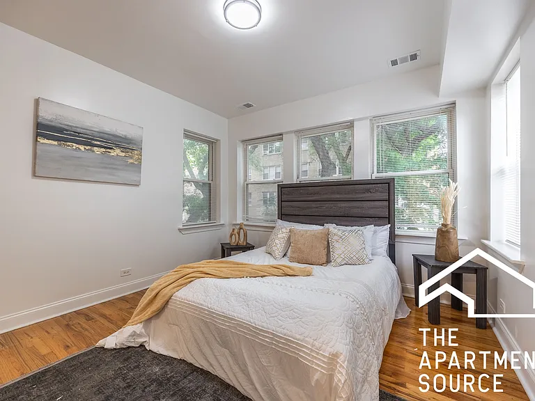3849 W Ainslie St #1 — Photo 9