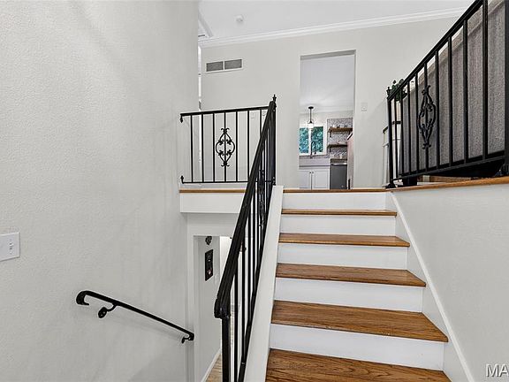 5th image of 933 Barbara Ann Ln