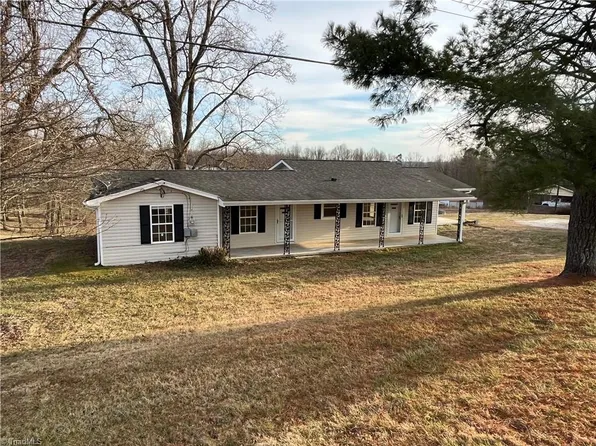 2115 Ararat Rd, Ararat, NC 27007