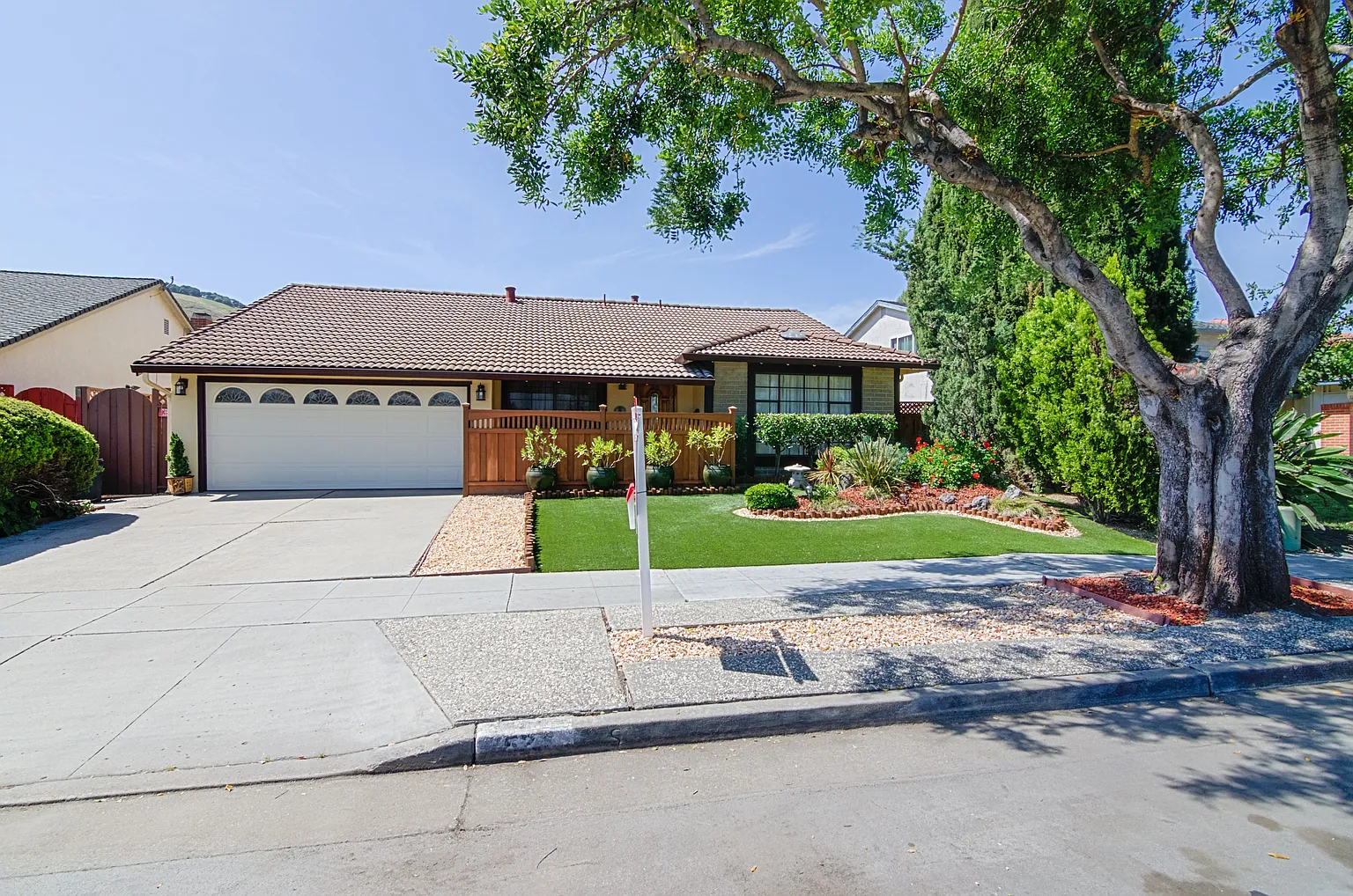 524 Cozy Dr photo 1
