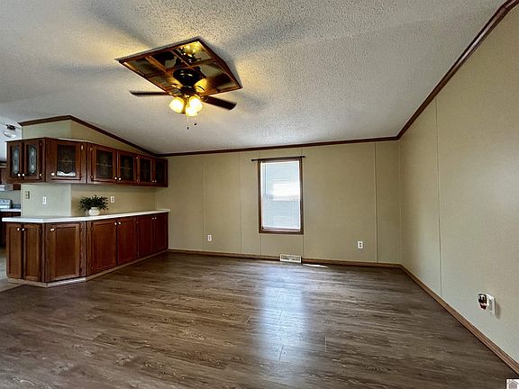 5th image of 107 Beckham Ave