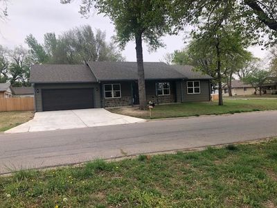 910 W Cave Springs Ave, El Dorado, KS, 67042