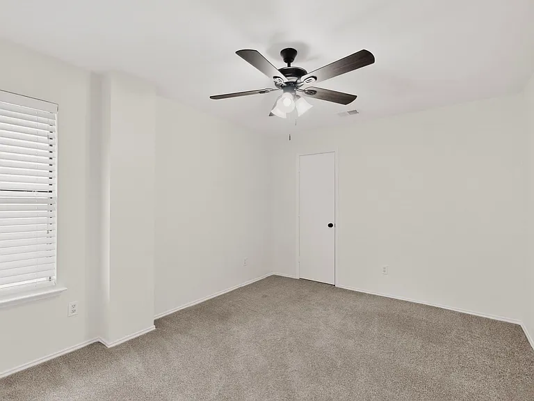 817 Edmonton Dr — Photo 17