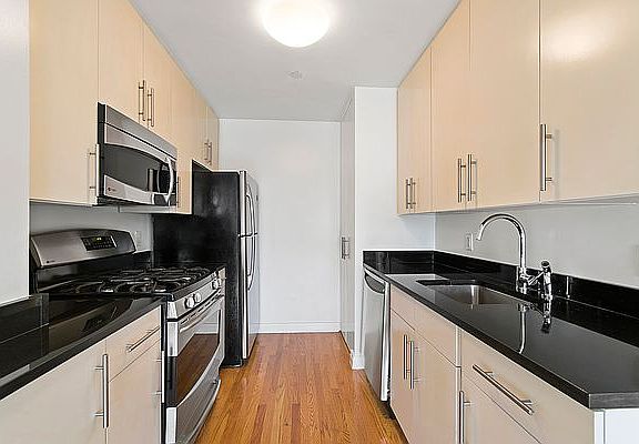 3rd image of 181 E 119th St APT 7b