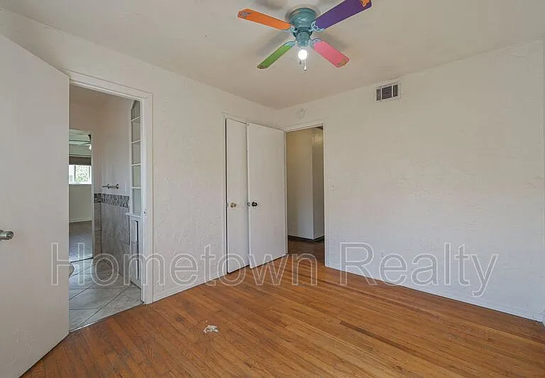 1805 NE 53rd St — Photo 14