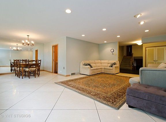 4th image of 9037 Kildare Ave