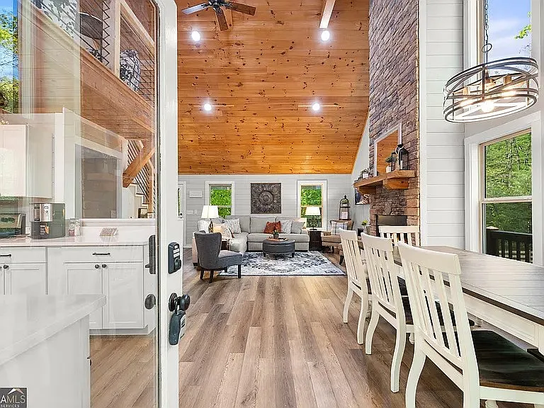 17 Vista Chalet Dr — Photo 3