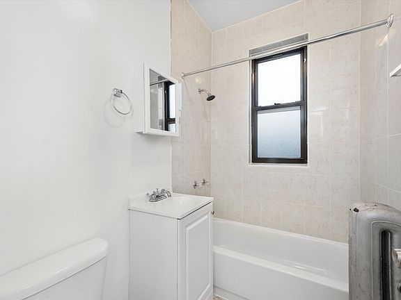 5th image of 2715 N Milwaukee Ave #315