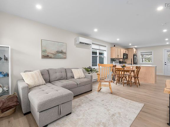 3rd image of 73 East Court Rd
