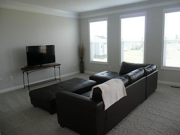 5th image of 422 Butterfly Dr