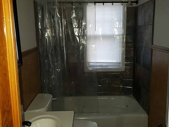 5th image of 614 W 6th St