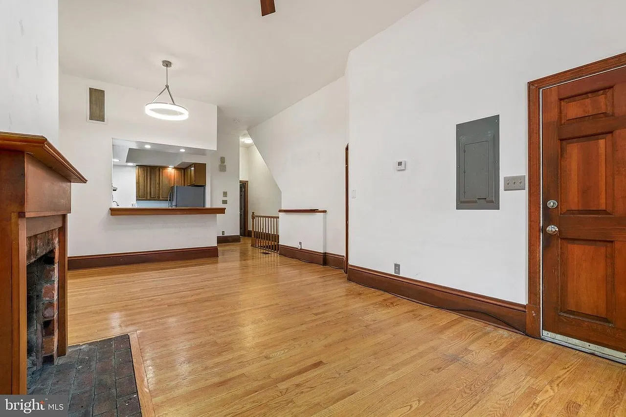 3 bed, 1800 sqft, $5,499 — Photo 2