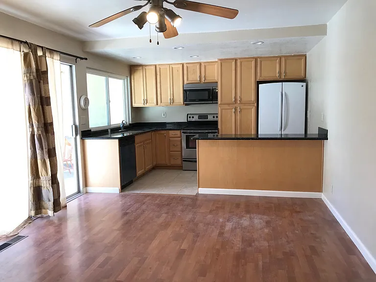 Kitchen w/ fridge
