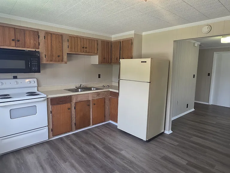 413 W High St #B — Photo 3