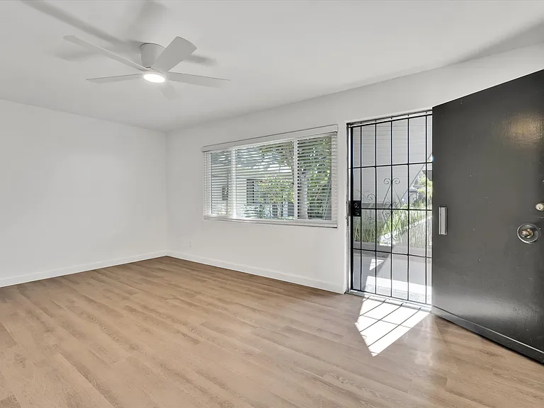 Studio-entrance/living area