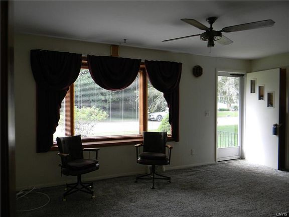 2nd image of 6 Sheridan Dr