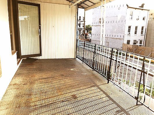 4th image of 25-58 Crescent St #2F