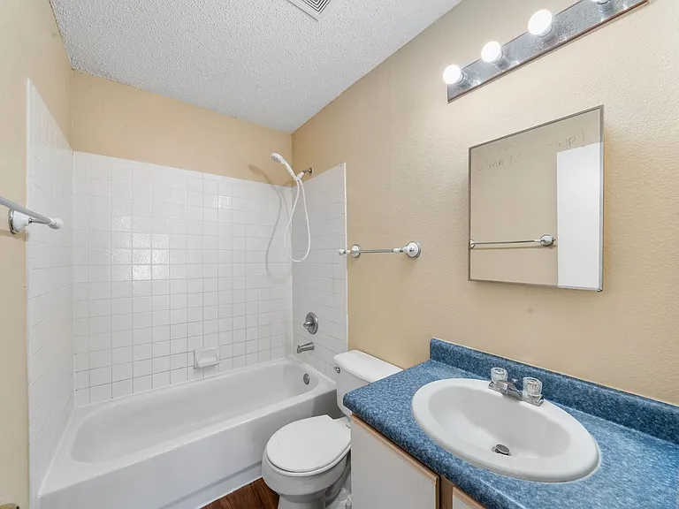 7038 Cole Creek Dr — Photo 16