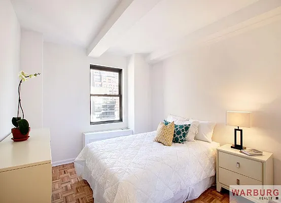 Sold by Warburg | media 8