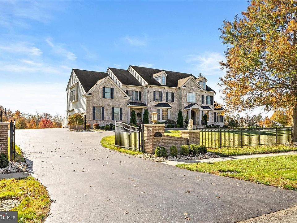 1st image of 30 Ridgeview Way