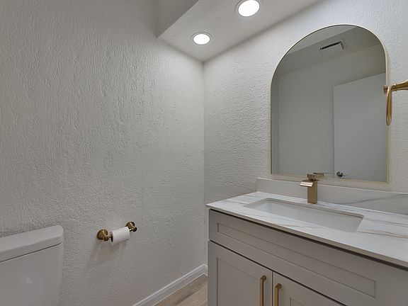3rd image of 2801 Capella Cir