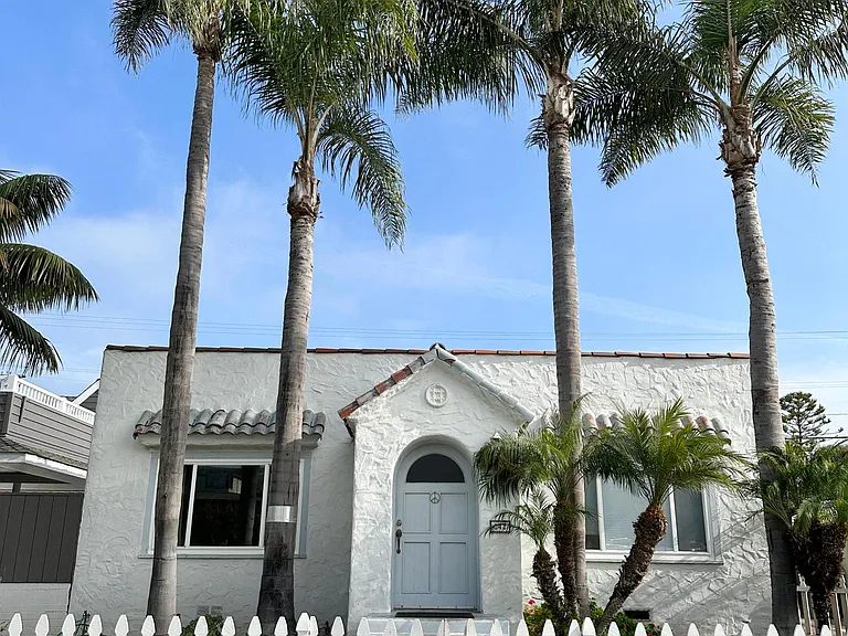 242 N Sierra Ave — Photo 2